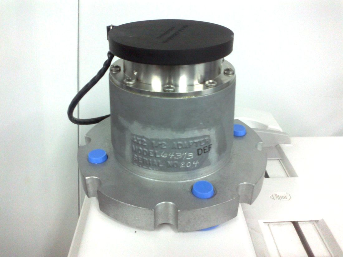 Adaptador de 2 1/2 pulgadas modelo 6431B con tapa protectora